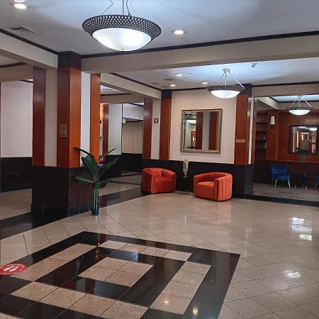 Clarion Hotel & Suites Mount Laurel Eksteriør bilde