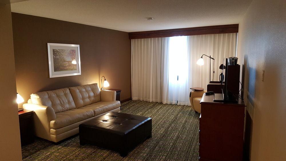 Clarion Hotel & Suites Mount Laurel Eksteriør bilde