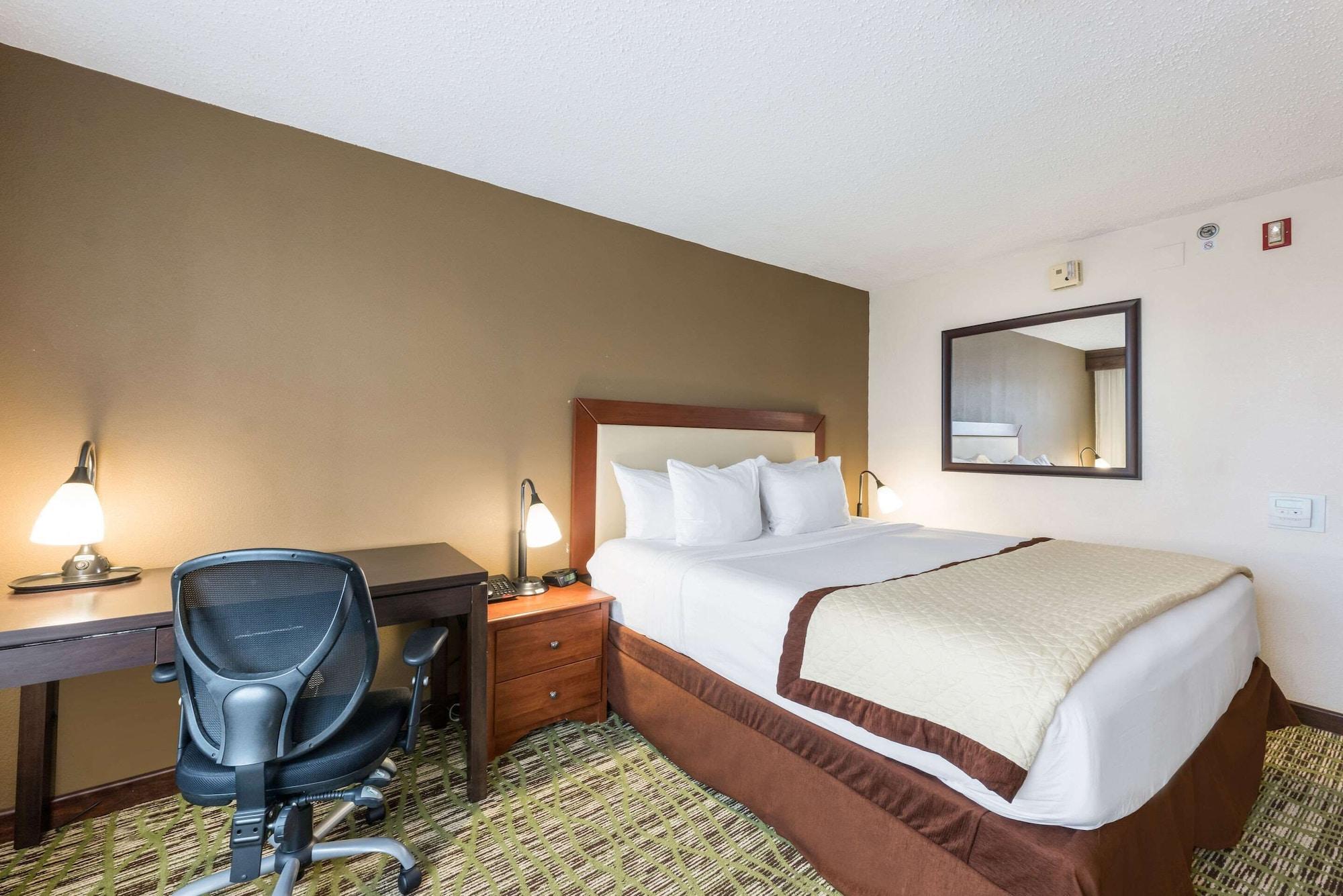 Clarion Hotel & Suites Mount Laurel Eksteriør bilde