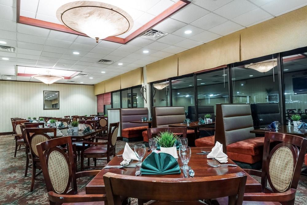 Clarion Hotel & Suites Mount Laurel Eksteriør bilde