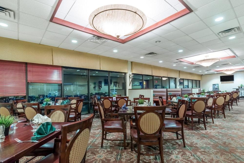 Clarion Hotel & Suites Mount Laurel Eksteriør bilde