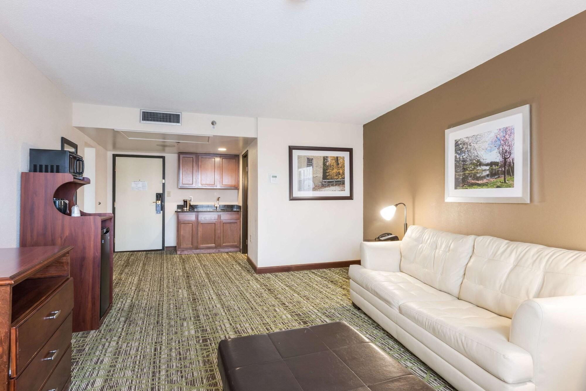 Clarion Hotel & Suites Mount Laurel Eksteriør bilde