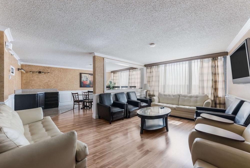 Clarion Hotel & Suites Mount Laurel Eksteriør bilde
