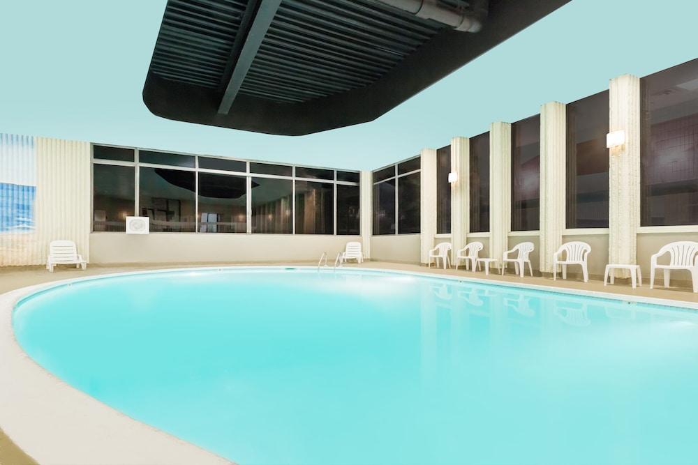 Clarion Hotel & Suites Mount Laurel Eksteriør bilde