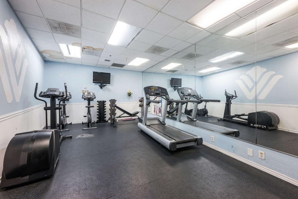 Clarion Hotel & Suites Mount Laurel Eksteriør bilde