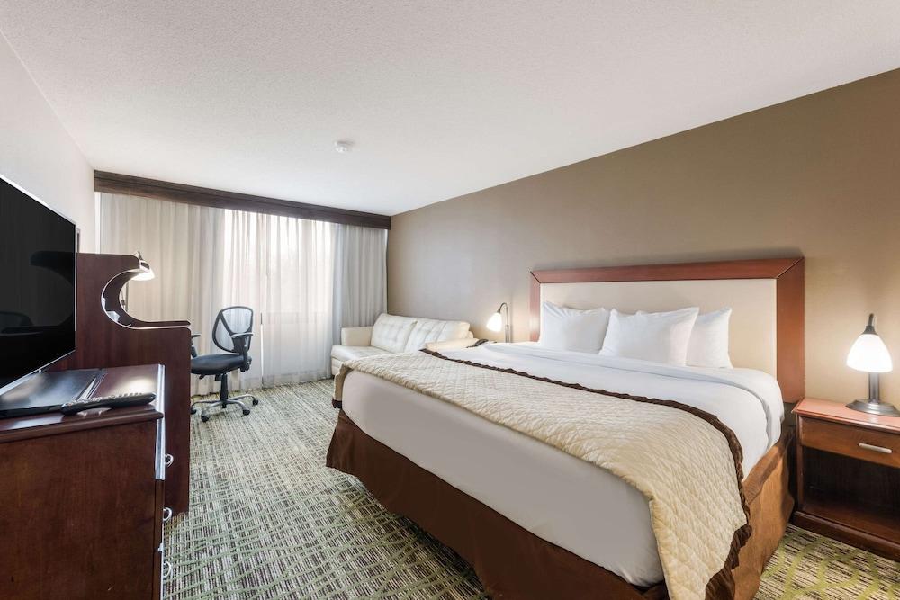 Clarion Hotel & Suites Mount Laurel Eksteriør bilde