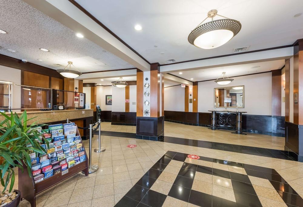 Clarion Hotel & Suites Mount Laurel Eksteriør bilde