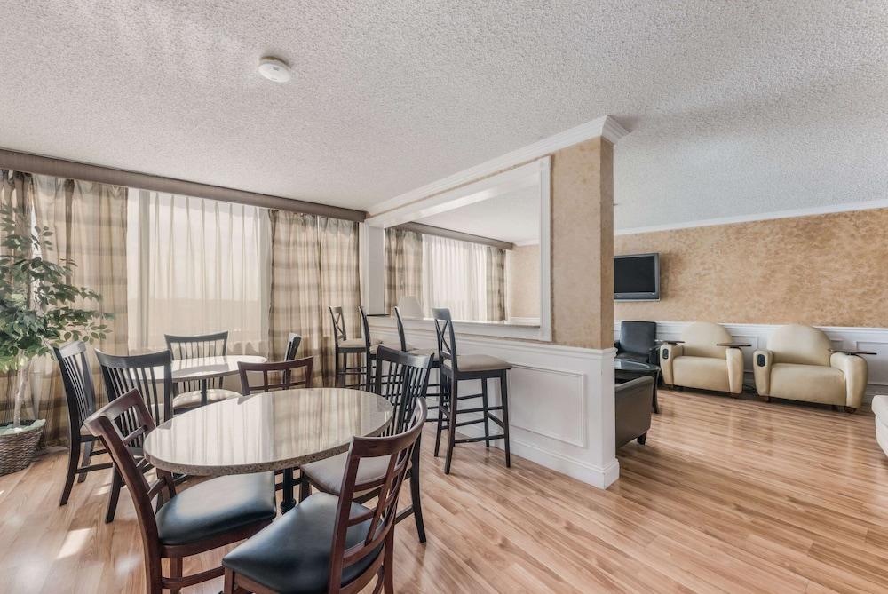 Clarion Hotel & Suites Mount Laurel Eksteriør bilde