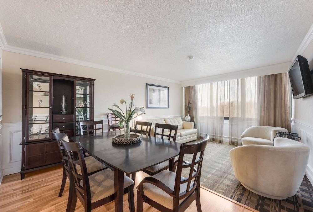 Clarion Hotel & Suites Mount Laurel Eksteriør bilde