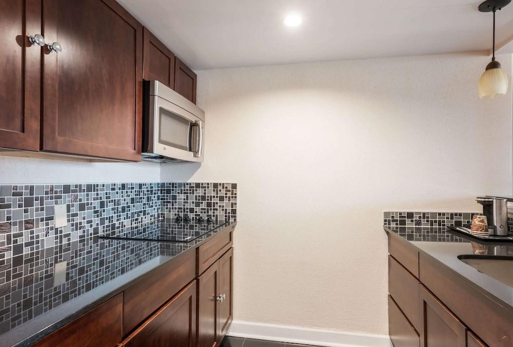 Clarion Hotel & Suites Mount Laurel Eksteriør bilde