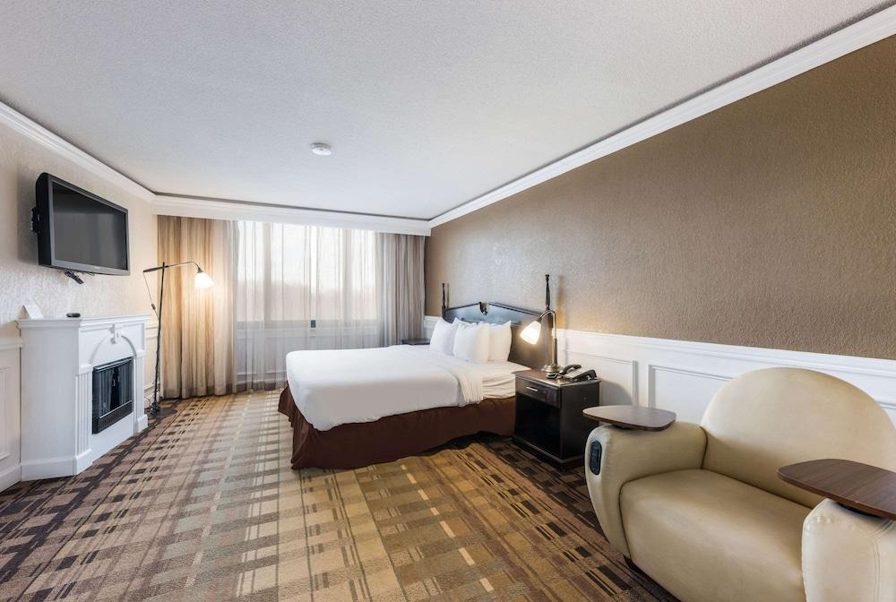 Clarion Hotel & Suites Mount Laurel Eksteriør bilde