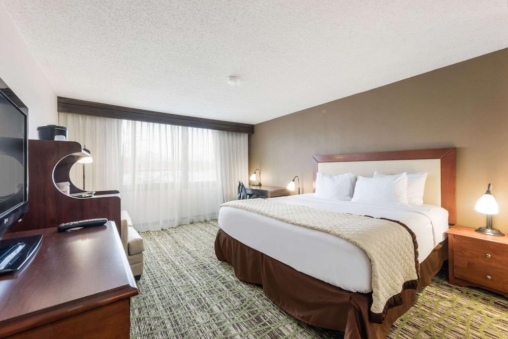 Clarion Hotel & Suites Mount Laurel Eksteriør bilde