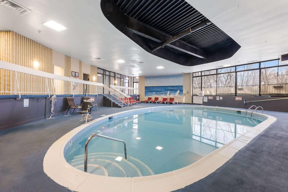 Clarion Hotel & Suites Mount Laurel Eksteriør bilde